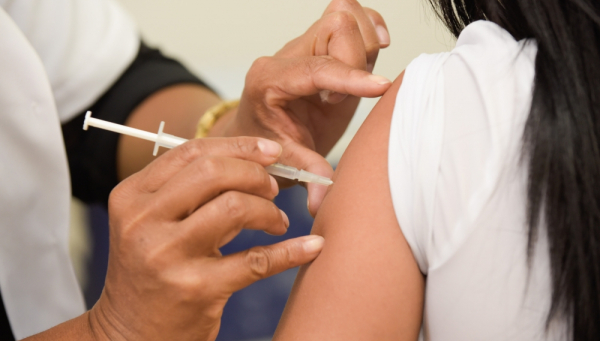 Araxá segue recomendação do Ministério da Saúde e amplia vacina contra a Gripe para toda a população