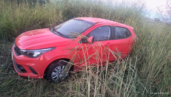 Motorista dorme ao volante, invade contramão e tomba veículo na MG-187, em Serra do Salitre