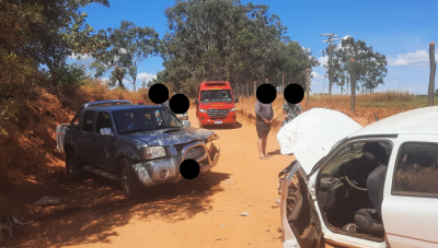 Colisão entre carro e caminhonete na zona rural de Araxá mobiliza resgate e deixa feridos