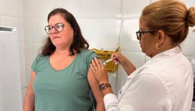 Vacinação itinerante contra a gripe leva imunização para unidades de saúde em Araxá