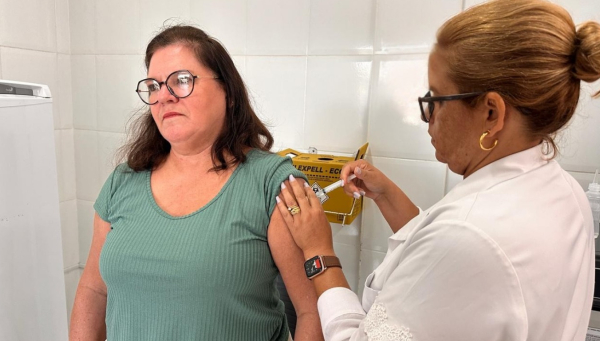 Vacinação itinerante contra a gripe leva imunização para unidades de saúde em Araxá