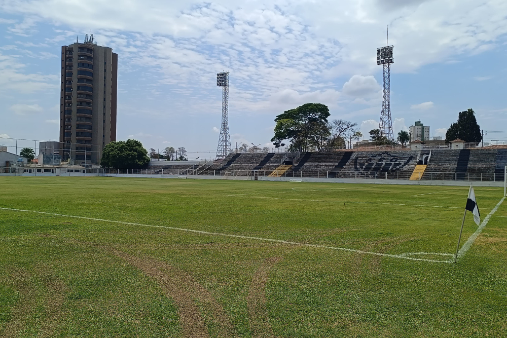 Prefeitura oficializa cessão do Estádio Fausto Alvim para jogos do Araxá Esporte Clube