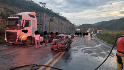 Após aquaplanagem, Fiat Uno bate de frente com tritrem na BR-146, em Serra do Salitre
