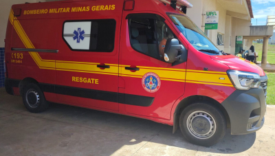 Acidente entre carro e motocicleta deixa mãe e filho feridos na Avenida João Paulo II em Araxá