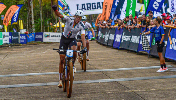 Karen Olimpio e Gustavo Xavier vencem o Short Track na abertura da CiMTB em Araxá