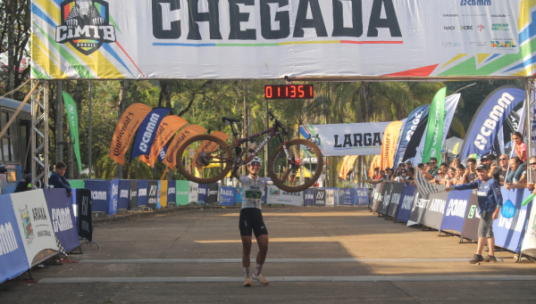 Karen Olímpio vence XCO da CIMTB em Araxá e celebra início de novo ciclo olímpico