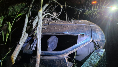Duas pessoas morrem e duas ficam feridas em capotamento na BR-262, em Luz