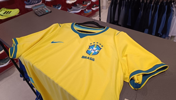 Camisa da Seleção é vendida por R$ 449,90 em Araxá e procura cresce com a Copa de 2026