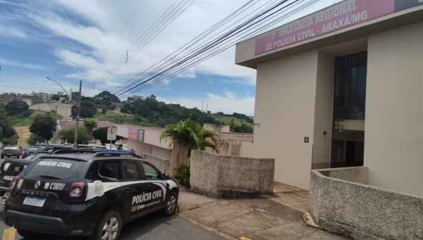 Homem é morto com vários tiros dentro de casa e dois suspeitos são presos em Araxá