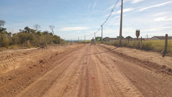 Mais de 38 quilômetros de estradas rurais recebem melhorias para aumentar segurança e mobilidade em Araxá