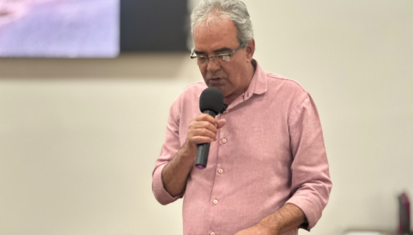 Garrado destaca ações na área rural, serviços urbanos e homenagem a profissionais da saúde em tribuna na Câmara de Araxá