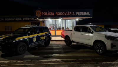 PRF recupera caminhonete furtada durante fiscalização na BR-262, em Araxá