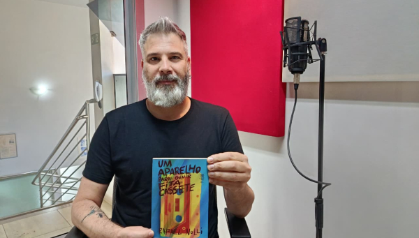 Escritor araxaense Rafael Nolli lança novo livro com mistério, nostalgia e conflito entre gerações
