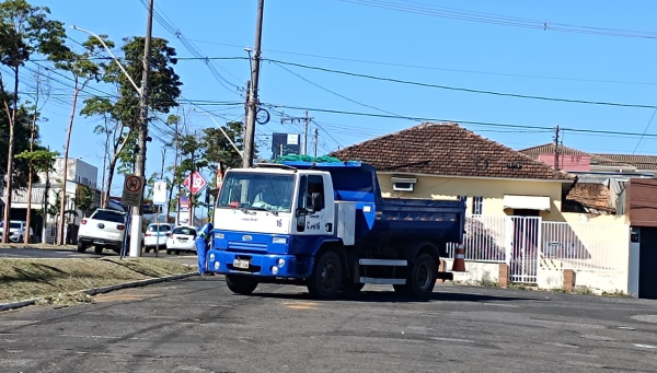 Araxá amplia serviços de limpeza, manutenção urbana e atendimento nas estradas rurais nesta quinta-feira (13)