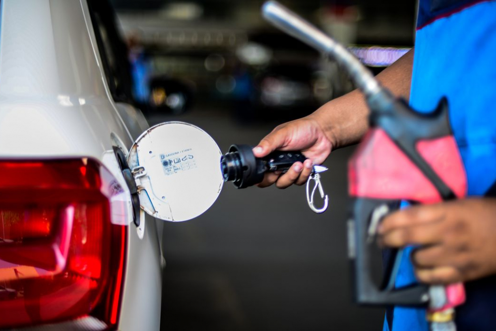 Preço da gasolina em Araxá tem queda e chega a R$ 6,38 por litro